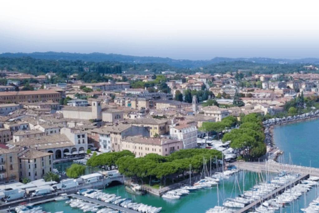 Apartament Attico In Piazza Matteotti Desenzano del Garda Zewnętrze zdjęcie